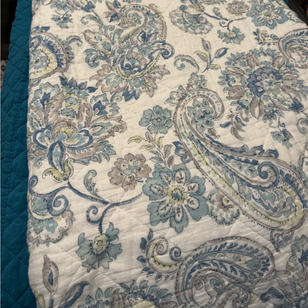Queen size quilt.